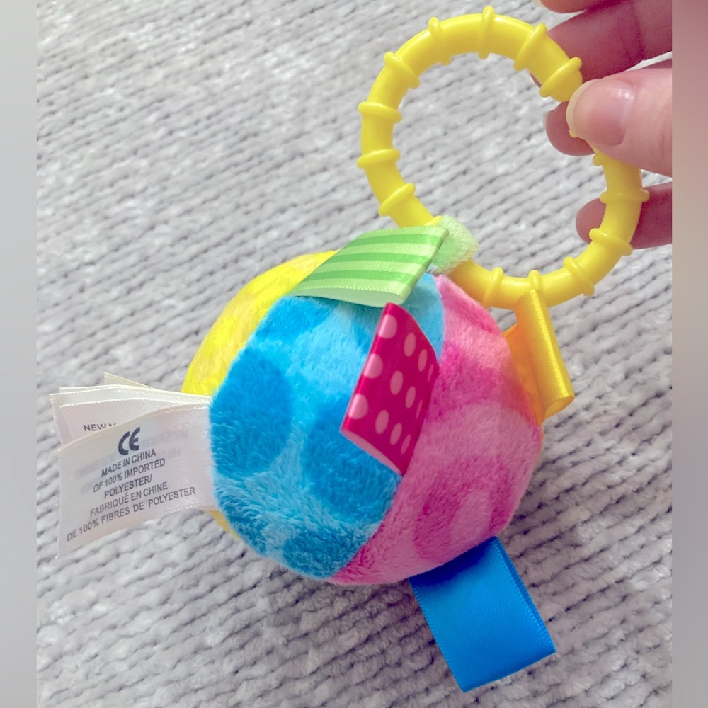 TAGGIES Colorful Soft Rattle Ball‎ Clip On Sensory Baby Toy